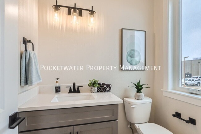 Building Photo - 1331 Baker St