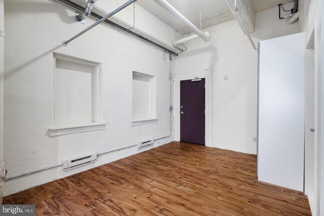 Building Photo - 412 S 13th St