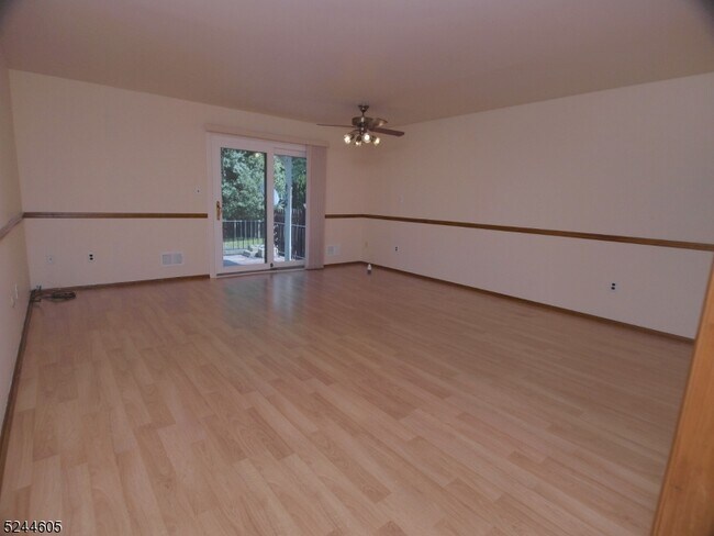 Building Photo - 911 Merritt Dr