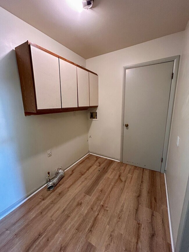 Building Photo - 20 N Poplar Ct