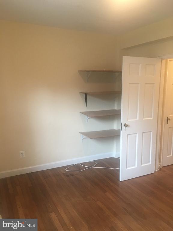 Building Photo - 203 E Glebe Rd