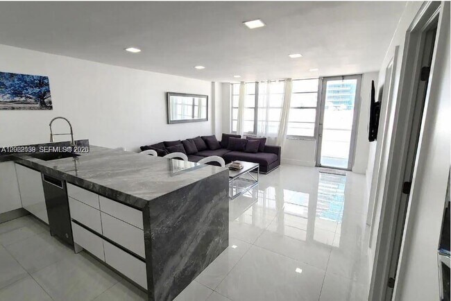Building Photo - 3725 S Ocean Dr