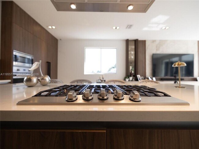 Building Photo - 7451 NW 103rd Ct