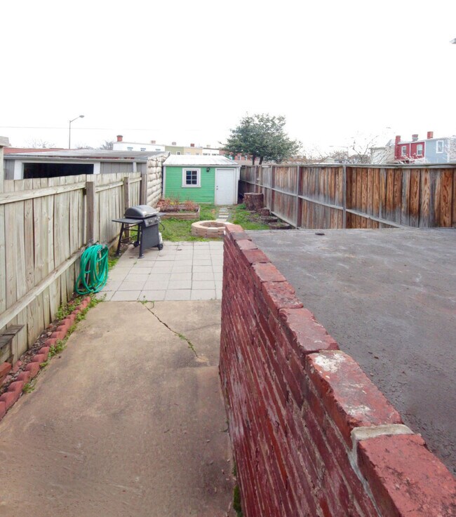 Building Photo - Beautiful 2 BR Townhouse in Atlas District