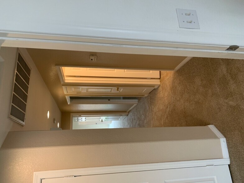 Building Photo - 9219 Canyon View Ave