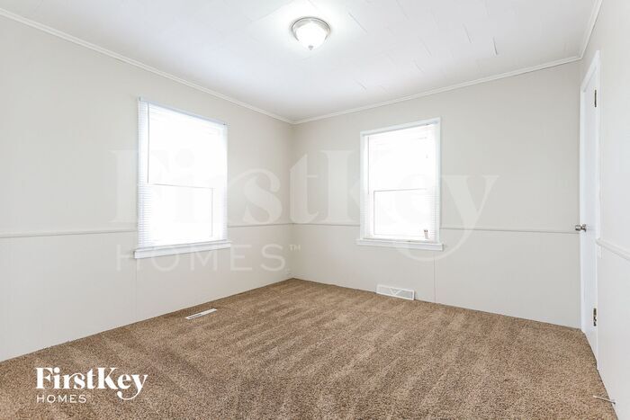 Building Photo - 14448 Kilbourn Ave