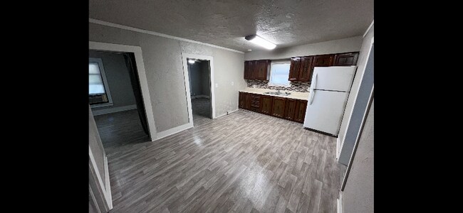 Building Photo - 417 N Linwood Ave