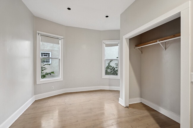 Building Photo - 515 W 25th St