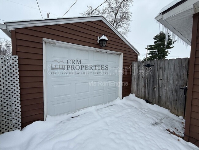 Building Photo - 1004 E Cornell Rd