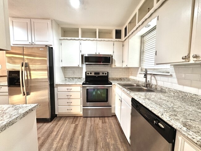 Building Photo - 5122 Fairway Blvd