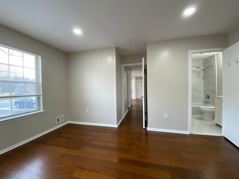 Building Photo - 94 Quince Ct