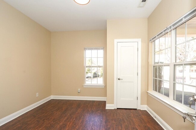 Building Photo - Welcome to this stunning 5 bedroom, 2.5 bath home nestled in the desirable location of Cornelius,...