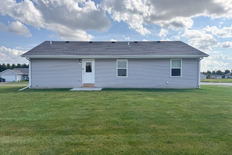 Building Photo - 1110 Russell Rd