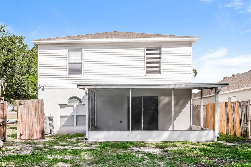 Building Photo - 5840 Lake Front Dr