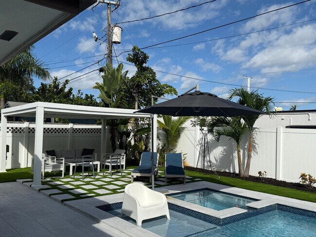 Building Photo - 1637 SE 1st St