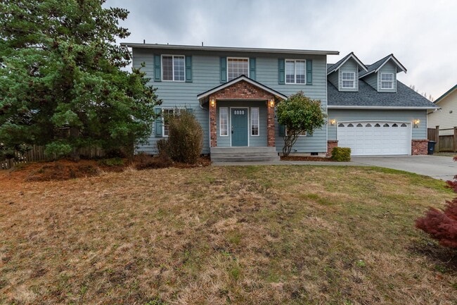 Primary Photo - 4 bedroom, 3 bath Dog Friendly Home!
