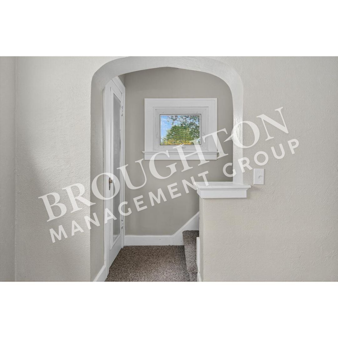 Building Photo - 5848 Acoma Dr