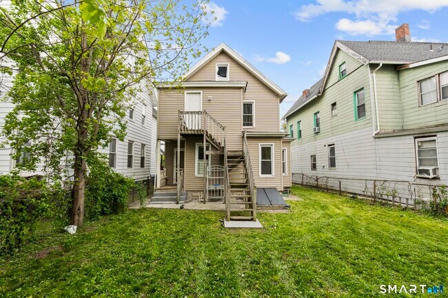 Building Photo - 651 Iranistan Ave