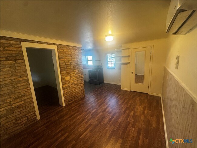 Building Photo - 1511 Old Ranch Rd 12