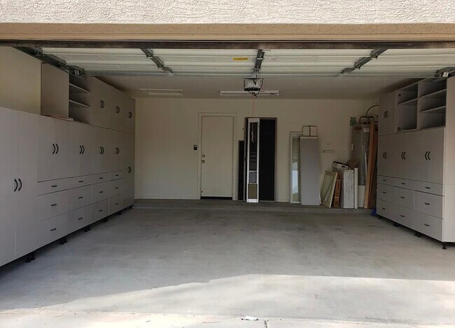 Building Photo - 12530 W Lisbon Ln