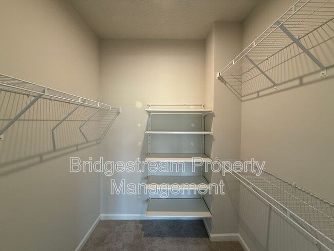 Building Photo - 2194 Schmidt Dr W