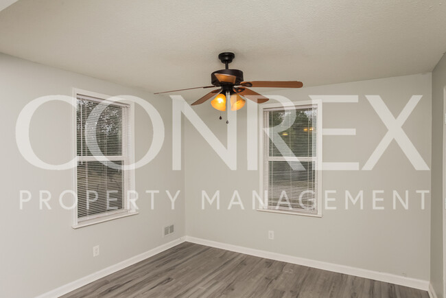 Building Photo - Pretty Columbia Home Available Now