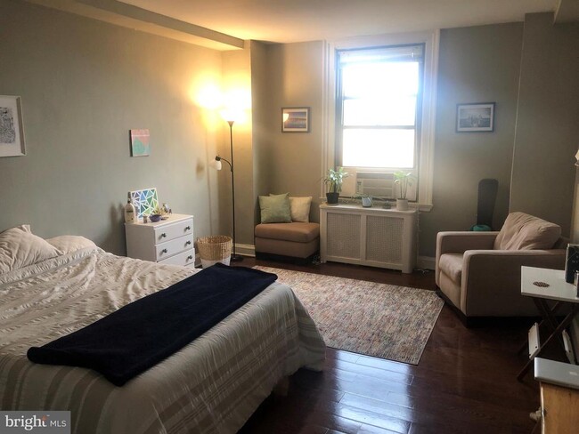 Building Photo - 2031 Locust St