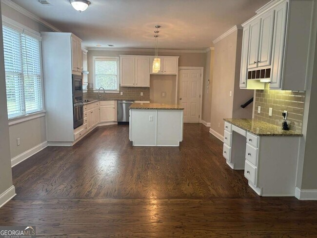 Building Photo - 1150 Lamont Cir