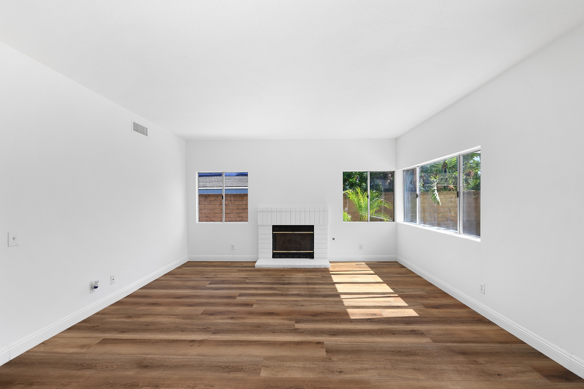 Building Photo - 6718 Vanderbilt Plz