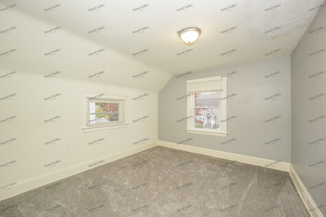 Building Photo - 912 Yellowstone Rd