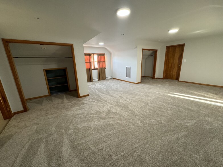 Building Photo - 737 Roseland Pl