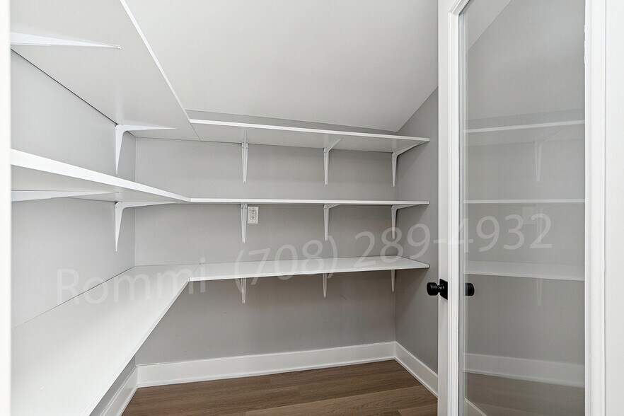 Walk-in Pantry - 3631 165th St