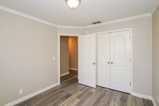 Building Photo - 849 Lavergne Ln