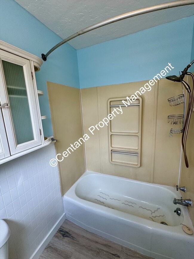 Building Photo - 2 Bedroom 1 Bath Home