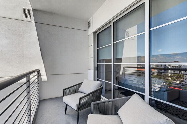 Building Photo - 155 E Boca Raton Rd