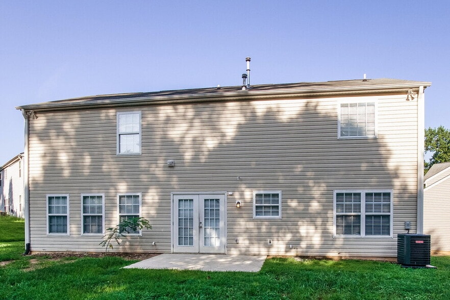 Building Photo - 1909 Waters Trail Dr