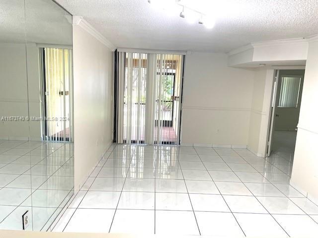 Building Photo - 15525 N Miami Lakeway