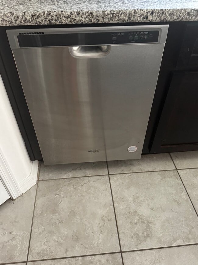 Building Photo - LARGE CORNER LOT