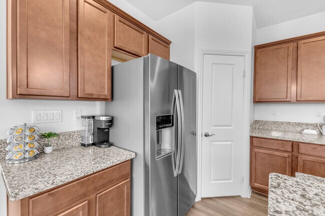 Building Photo - 52233 Rosewood Ln