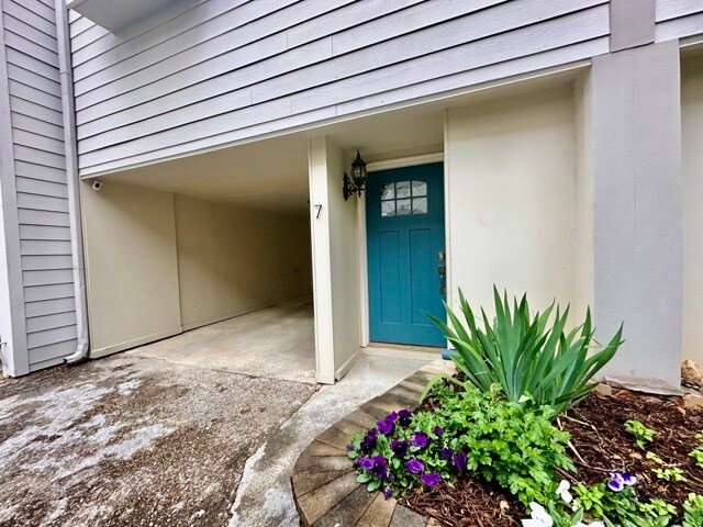 Building Photo - 835 Glendale Ter NE