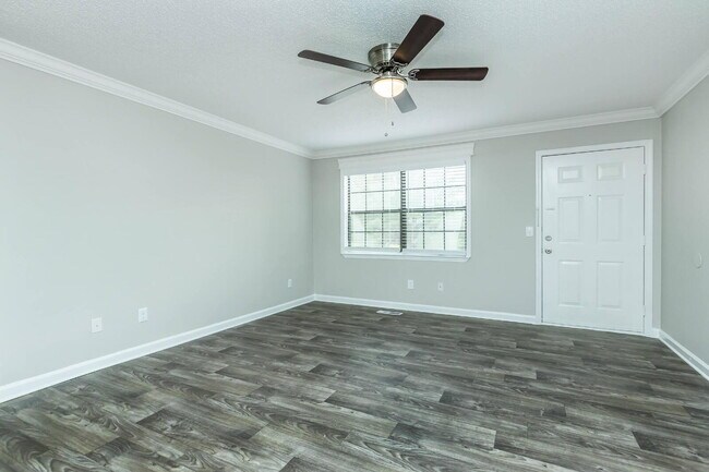 Building Photo - Move In Special: $300 OFF Rent + NO Admin Fee + 1/2 OFF Deposit