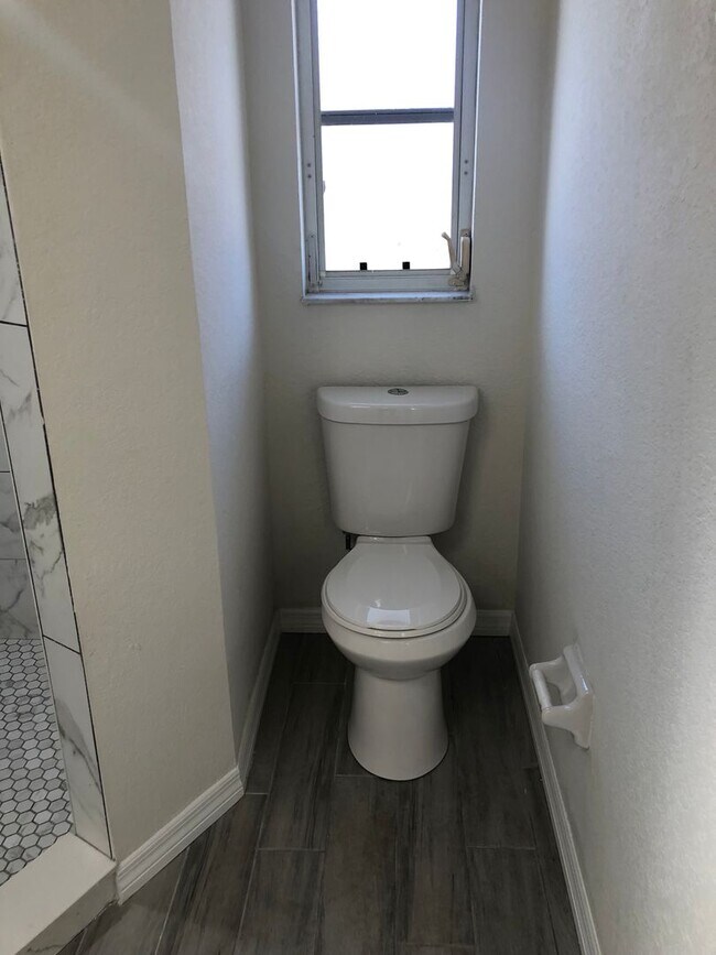 Building Photo - Spacious & Stylish 4-Bedroom Home – Prime ...