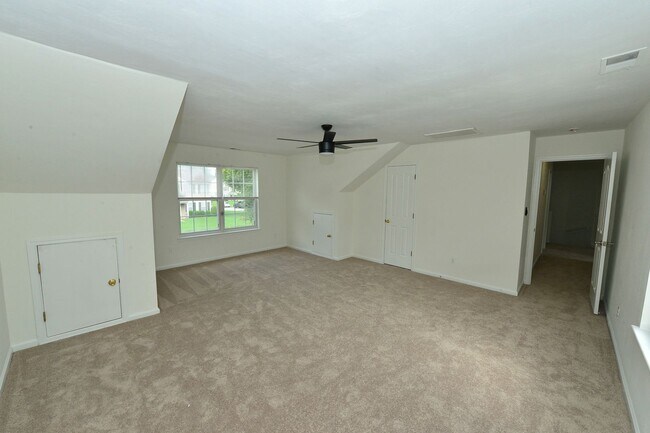 Building Photo - Renovated home with Sunroom!