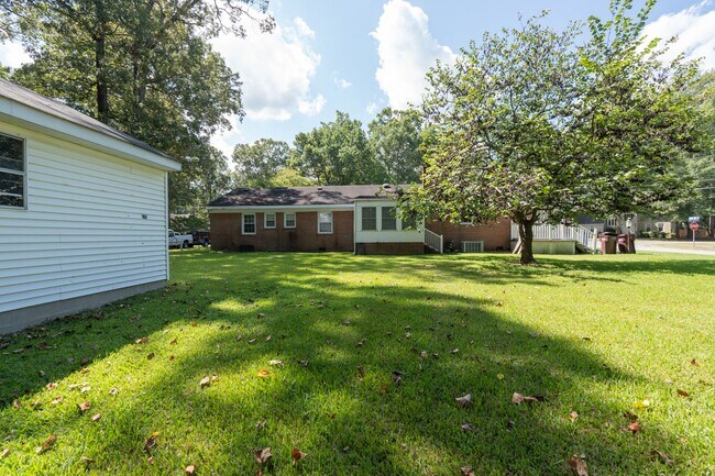 Building Photo - MOVE IN READY 4 Bedroom in Western Branch!