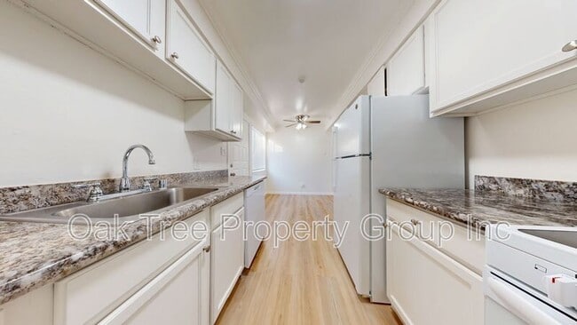 Building Photo - 418 6th St