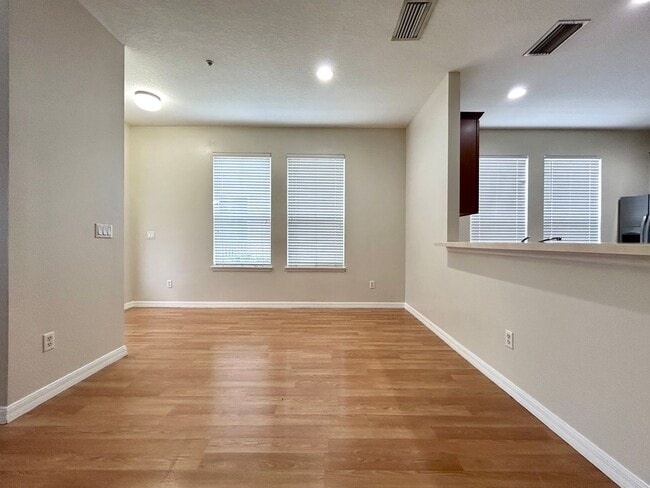 Building Photo - Beautiful Townhome in Lake Nona