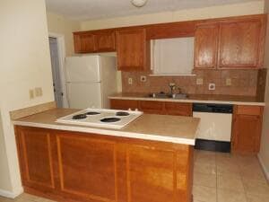 Building Photo - 2213 Albemarle Dr