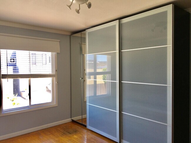 Building Photo - 724 Grand View Ave