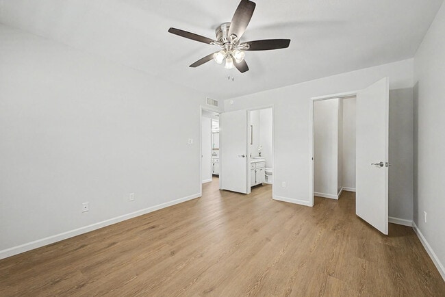 Building Photo - 10141 N 97th Dr