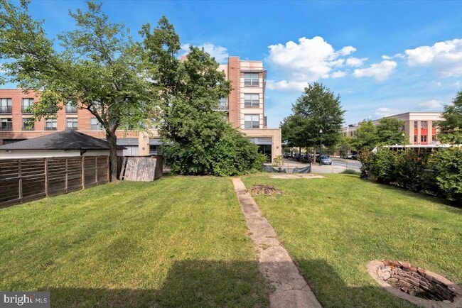 Building Photo - 703 N Barton St